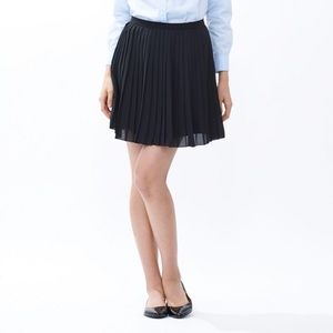 Women’s pleated skirt